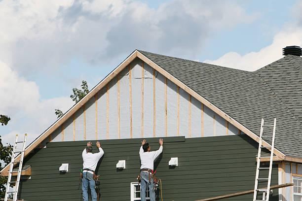 Professional Emergency Siding Repair technician working in Kleinfeltersville, PA